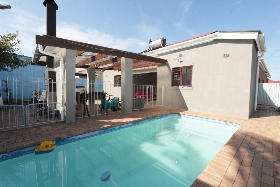 4 Bedroom Property for Sale in Wynberg Western Cape